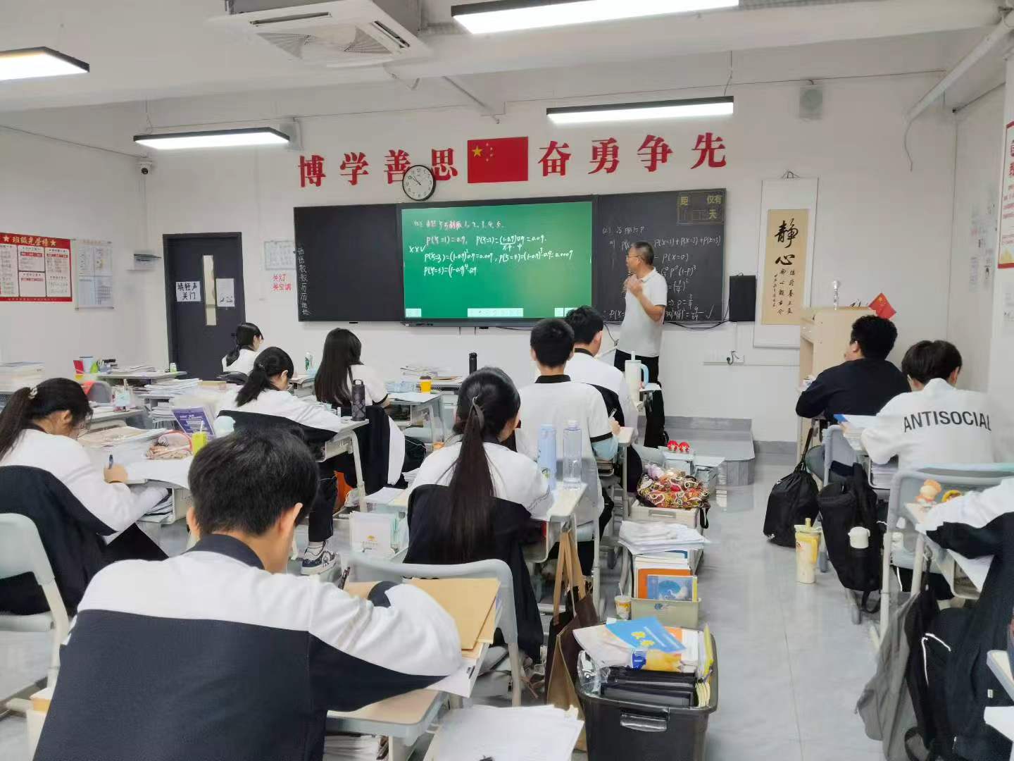 2027届复读选择华茗还是凯悦？长期补差与短期冲刺对比